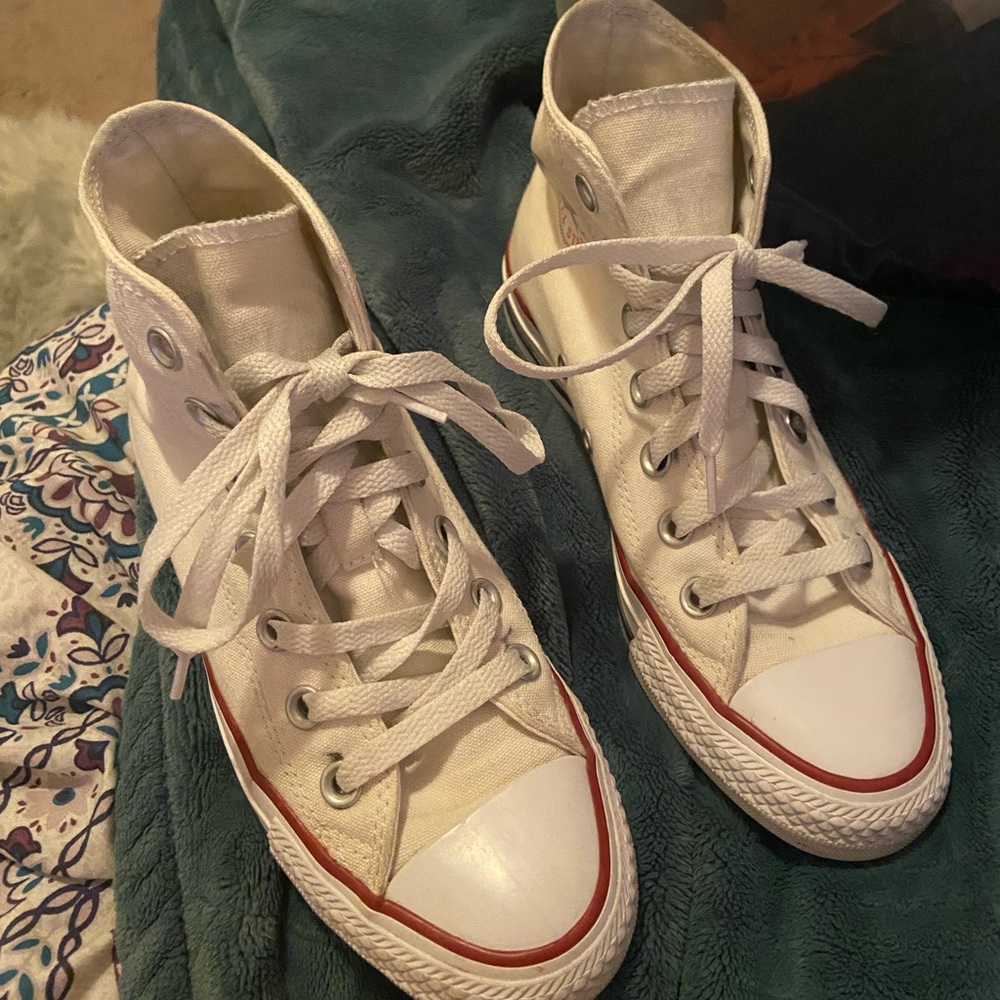 white/beige converse